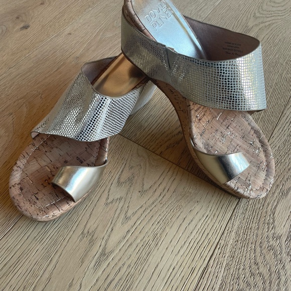 New Donald J. Pliner gold Gyer Wedge Sandals - Picture 3 of 9